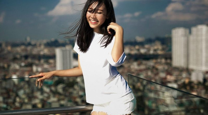 Xuất hiện trong cuộc thi Miss Teen 2017 với tư cách là ứng cử viên nặng kí cho danh hiệu hoa khôi, Cô gái 10X Hà Nội tên Lục Hồng Mai gây ấn tượng với nhiều người bằng vẻ ngoài trong sáng nhưng không kém phần quyến rũ.
