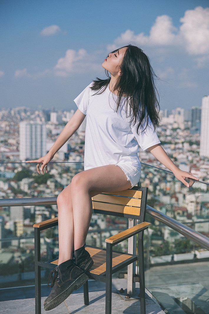 Theo Hồng Mai, điều quan trọng nhất của người phụ nữ đó chính là đẹp về cả tri thức đạo đức và sắc đẹp.