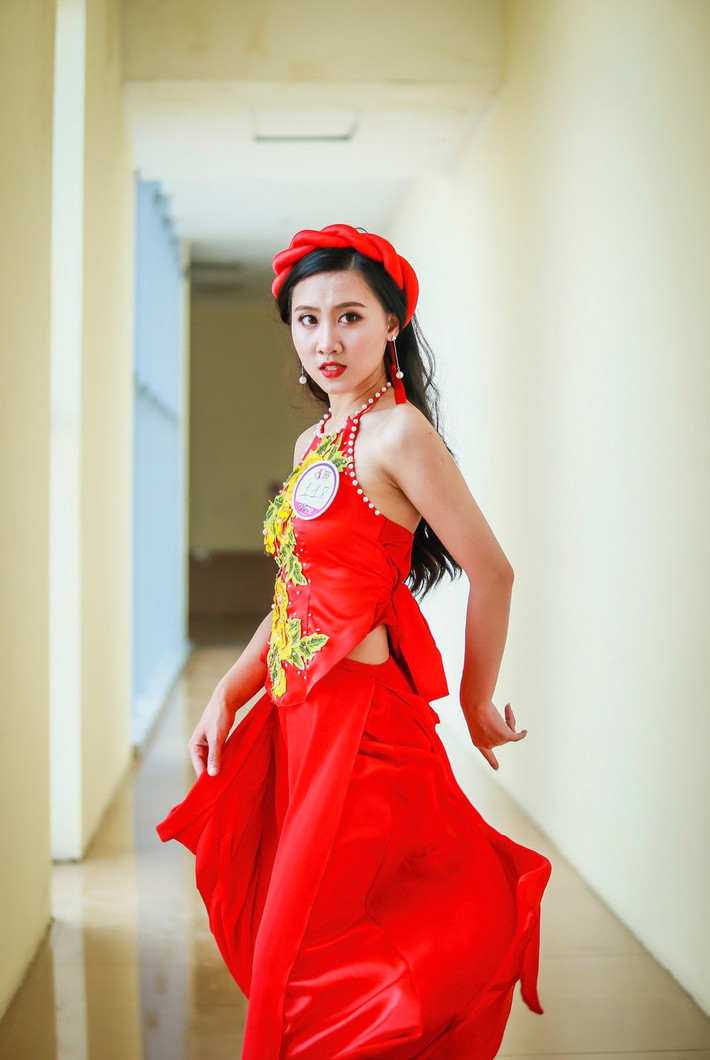 Hồng Mai là một khuôn mặt mới, nhưng cô không thích mình được ví giống hay là bản sao của ai đó.