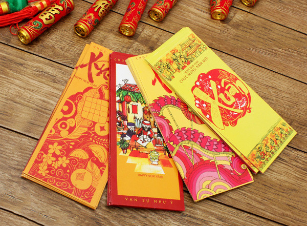 Bán bao lì xì, đồ trang trí Tết, đây là mặt hàng có vốn đầu tư ít nhưng vẫn có thể đem lại thu nhập tốt cho các bạn trẻ. Bạn vừa có thể tranh thủ bán cho người thân, bạn bè, vừa có thể bán hàng online. Công việc nhẹ nhàng như vừa làm vừa chơi nhưng vẫn cho bạn số tiền đủ tiêu Tết.