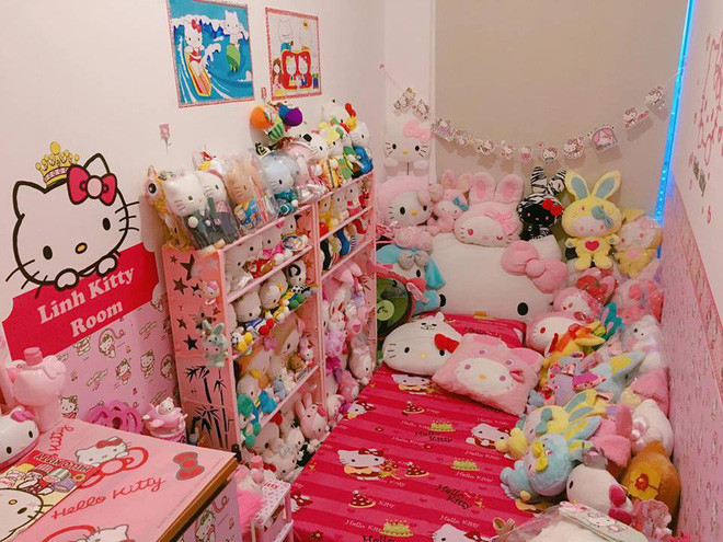 Hương Linh hiện đã có bạn trai, một người ghét màu hồng, ghét Kitty. Tuy nhiên, khi gặp mặt Hương Linh, chàng trai ấy đã bị "thuần" và cũng là nhân vật đóng góp không nhỏ cho gia tài mèo Kitty của bạn gái. Ảnh sử dụng trong bài: FBNV.