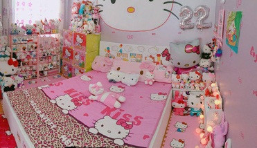 Dự định của Hương Linh sau khi tốt nghiệp sẽ chăm chỉ làm việc để kiếm tiền đi du lịch đến những nước có mèo Kitty. Bố mẹ cô nàng 9X này thì hy vọng con gái sẽ mở được một quán cà phê hoặc trà sữa Kitty.