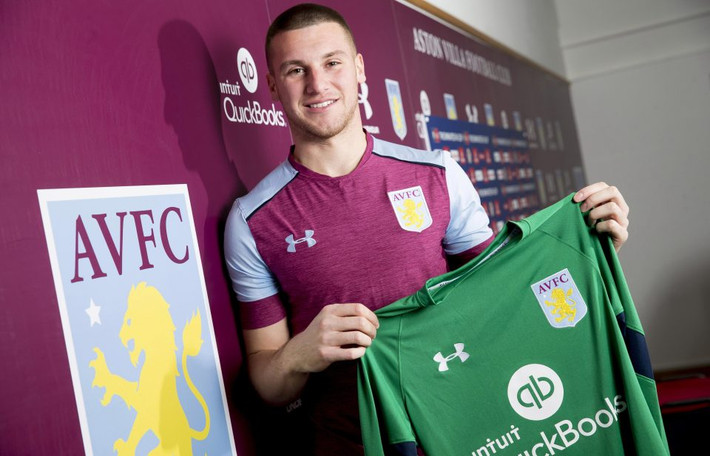 Aston Villa tha thiết giữ chân Sam Johnstone: Lần thứ 2 trong vòng 3 ngày, CLB Aston Villa đã gửi lời MU đề nghị gia hạn hợp đồng cho mượn thủ thành Sam Johnstone, sau màn trình diễn xuất sắc thời gian gần đây (giữ sạch lưới 5/6 trận gần nhất). MU từng cho đại diện Championship mượn Johnstone tới hết mùa giải 2016/17 ở kì chuyển nhượng mùa Đông. Trước đó, Aston Villa thậm chí muốn mua đứt thủ thành 24 tuổi với giá 3 triệu bảng.