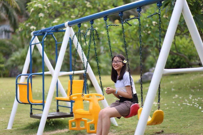 . Bình tĩnh, tự tin và nụ cười luôn tỏa sáng trên môi là điều Hà Phương khiến các "đối thủ" của mình mất cảnh giác và giúp cô bạn 9X Hà Tĩnh này có cơ hội hạ gục đối phương.