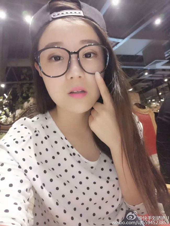 "Có chơi có chịu", chính vì vậy tấm hình nào của Kiều Kiều trên trang cá nhân người ta cũng thấy cô nàng rất vui vẻ và lại càng khiến mọi người tỏ ra thích thú với cô.