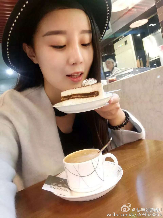 Cùng ngắm những hình ảnh xinh đẹp của cô nàng ăn ngô bằng máy khoan từng gây xôn xao cộng đồng mạng. Ảnh trong bài: Weibo nhân vật.