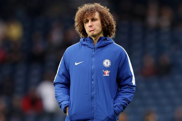 Tin chuyển nhượng bóng đá từ Catalunya, David Luiz đã bay tới Barca để thương thảo hợp đồng với đội chủ sân Nou Camp và muốn thay thế vị trí của Mascherano. Ảnh: Mirror