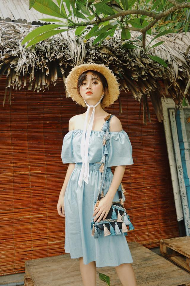 Với gương mặt cá tính, gu thời trang đa dạng hợp thời, hiện Trang Ly là một mẫu trẻ tiềm năng và rất được yêu thích ở Sài Gòn.
