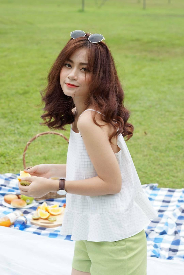 Nhìn chung Trang Ly là một cô gái có khá nhiều tài lẻ, tuy nhiên lý do để cô nàng này thuận lợi phát triển đó cũng nhờ một phần vào nhan sắc khiến ai gặp cũng phải "xin chết".