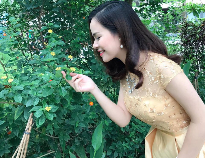 Để có được như ngày hôm nay, Giang Hồng đã không ngừng trau dồi vốn kiến thức tiếng Anh, kỹ năng dẫn chương trình cũng như tìm kiếm nhiều cơ hội được cầm mic tại các chương trình, sự kiện hợp tác trong nước cũng như quốc tế.