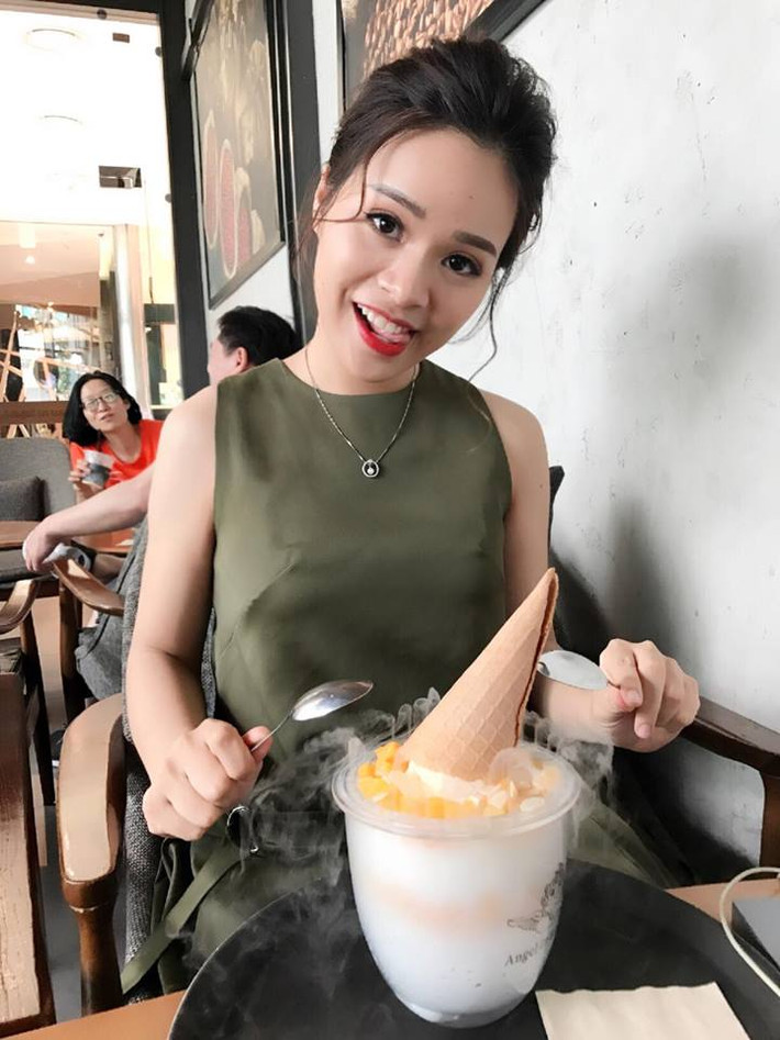 Trên trang cá nhân của mình, Giang Hồng luôn đặt câu châm ngôn sống của mình lên hàng đầu đó là "Khi bạn theo đuổi đam mê thì thành công sẽ theo đuổi bạn". Đây cũng là kim chỉ nam cho con đường theo đuổi ước mơ trở thành MC song ngữ của cô bạn 9X này .
