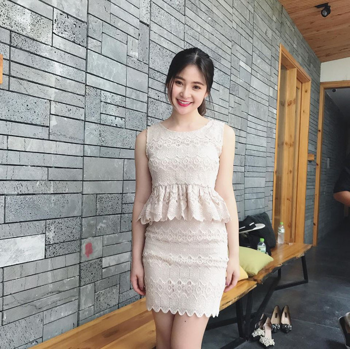Gương mặt đẹp, thân hình chuẩn mực là bàn đạp để Thảo Nguyên tấn công vào thị trường nghệ thuật. Theo chia sẻ của nữ sinh 9X này, cô từng tham gia làm người mẫu ảnh từ năm 13 tuổi. Ước mơ sau khi ra trường, Thảo Nguyên sẽ dành thời gian để đầu tư có bài bản hơn và trở thành người mẫu, diễn viên.