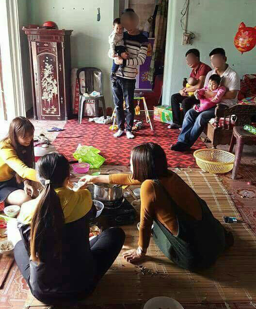 Những bức ảnh chị em ngồi nhậu khiến nhiều người cảm thấy khá bất ngờ bởi trong suy nghĩ của những người Á Đông, phụ nữ thường phải giữ công, dung, ngôn, hạnh và việc say xỉn dễ gây phản cảm.