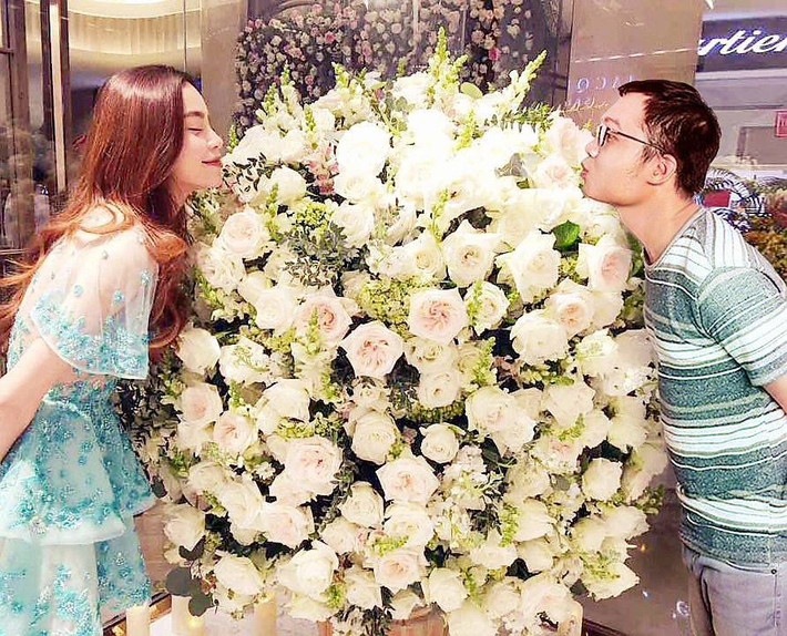 Mới đây, dân mạng vô cùng bỡ ngỡ với trang cá nhân của thành viên có tên Dương Minh Hân khi anh chàng này xuất hiện mọi lúc, mọi nơi với ca sĩ, diễn viên nổi tiếng Hà Hồ (Hồ Ngọc Hà).