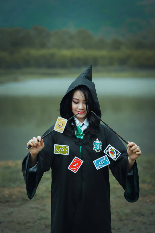 Được biết địa điểm được các teen Hải Phòng lựa chọn để thực hiện bộ ảnh kỷ yếu của mình là ở hồ Yên Trung (Uông Bí, Quảng Ninh). Tuy có một tháng chuẩn bị nhưng để hoàn thành bộ ảnh cả lớp cũng gặp phải không ít khó khăn.