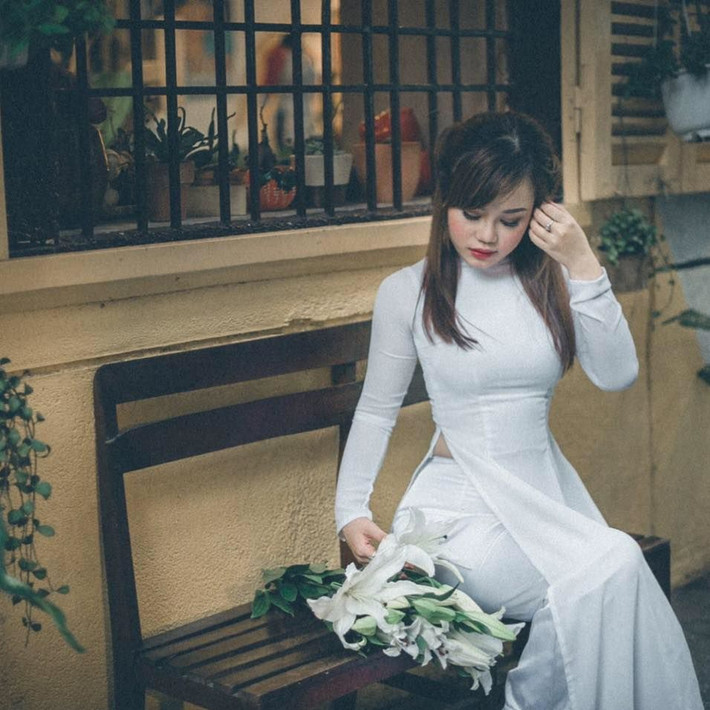 Còn về mặt tài chính, cô gái Hà thành gây sốc với thông điệp kén rể có viết rằng:" Ưu điểm về ngoại hình ưa nhìn, da trắng và thu nhập ổn định. Tài khoản ngân hàng chuẩn bị sang 9 con số 0. Đã có nhà, có xe riêng, tự nai lưng ra làm, không xin xỏ, không mồi chài ai”.