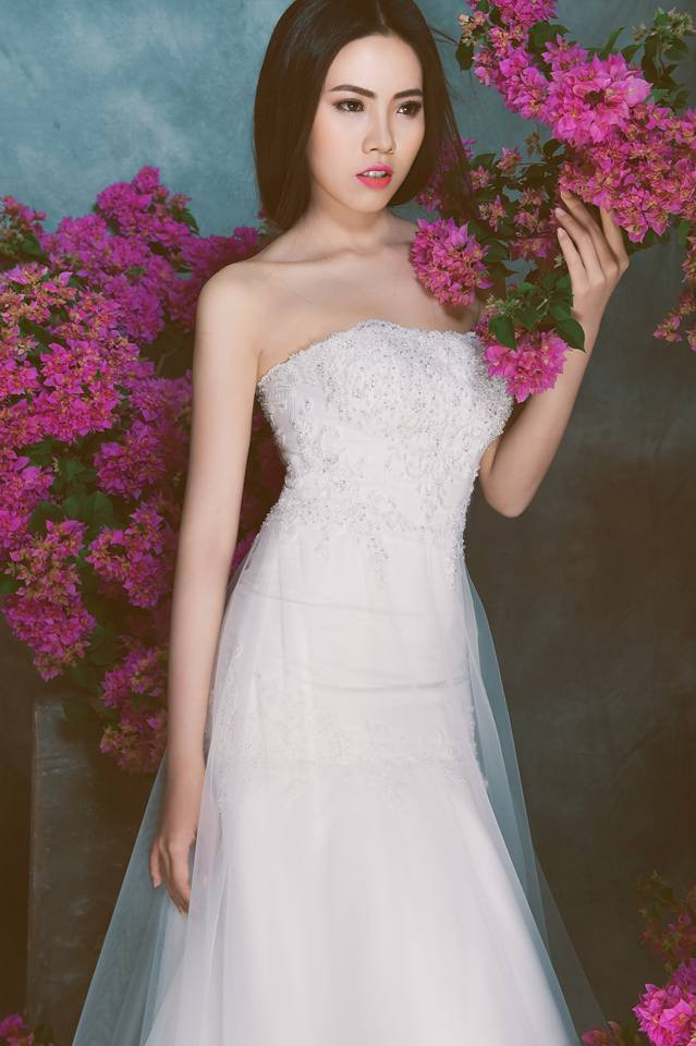 Không chỉ có "đẹp người" cô nàng hot girl Cần Thơ này còn sở hữu một bảng thành tích học tập khiến nhiều người phải ngưỡng mộ. Trong suốt 12 năm học tại các cấp, Huỳnh Mai đều đạt học sinh giỏi. Sau đó cô còn trở thành thủ khoa ngành Kinh doanh quốc tế của trường ĐH Cần Thơ. Đặc biệt cô được kết nạp đảng ngay khi mới 18 tuổi.