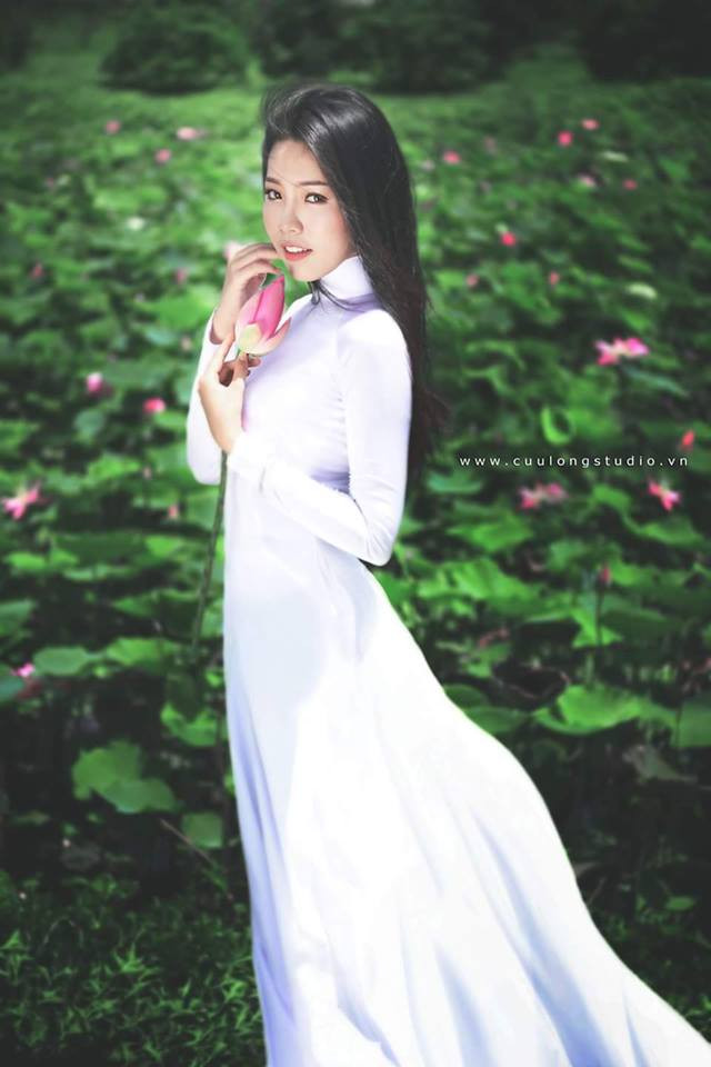 Sở hữu gương mặt trái xoan ưa nhìn, làn da trắng, sống mũi cao cùng đôi mắt có chiều sâu, Huỳnh Mai đã không biết bao lần làm siêu lòng khán giả cũng như ban giám khảo tại các cuộc thi mình tham gia.