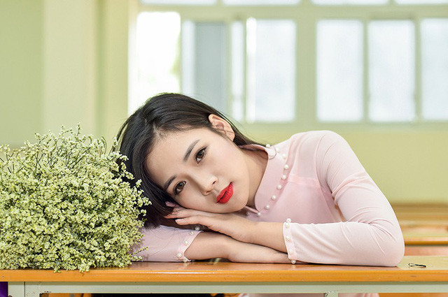 Chia sẻ về quãng thời gian sinh viên của mình, Minh Trang chia sẻ rằng ngoài việc học, cô bạn này còn tranh thủ tích lũy kinh nghiệm và kiếm thêm được chút tiền để trang trải cuộc sống bằng rất nhiều nghề như người mẫu ảnh cho đến kinh doanh.