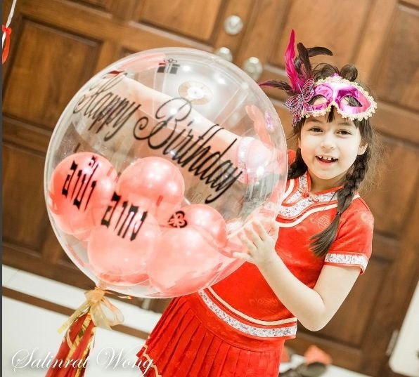 Nhờ vào vẻ ngoài xinh đẹp nên Jenna luôn nhận được nhiều hợp đồng quảng cáo từ các thương hiệu nổi tiếng và cũng chính từ đây cô được gọi là "công chúa quảng cáo", tuy còn nhỏ tuổi nhưng em đã có được một khối gia sản "kếch xù".