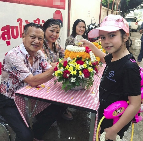 Nhan sắc càng ngắm càng yêu sau bao nhiêu năm vẫn khiến nhiều người "ngất ngây" của cô người mẫu nhí Jenna Jirada Moran. Ảnh trong bài: Instagram nhân vật.