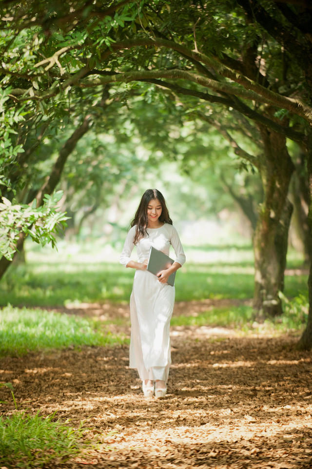 Tìm hiểu thêm profile của Linh Chi nhiều cư dân mạng càng tỏ ra thích thú khi biết cô nữ sinh Hà thành này không chỉ có khả năng diễn xuất, đóng MV mà còn có cực kỳ nhiều điểm hay ho, thú vị.