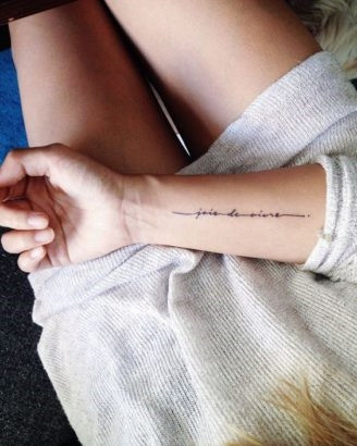 Joie De Vivre (Niềm vui cuộc sống). Ảnh trong bài: Hand Tattoo.