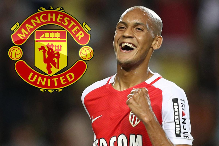 M.U chuẩn bị 52 triệu bảng mua Fabinho: Theo Calciomercato, MU lên kế hoạch trở lại với sao Monaco, Fabinho trong kỳ chuyển nhượng mùa Đông (tháng 1/2018) với mức phí 52 triệu bảng. Fabinho nằm trong danh sách "đi chợ" của Quỷ đỏ hè 2017, nhưng do nhà vô địch Ligue đã bán đi những Benjamin Mendy, Bernardo Silva và Tiemoue Bakayoko nên không muốn chảy máu cầu thủ thêm nữa. Vì thế, Fabinho được Monaco giữ lại. Ảnh: Calciomercato