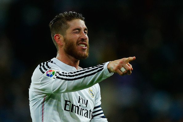 Ramos gây áp lực lên Real Madrid: Đội trưởng Sergio Ramos đang gây áp lực lên phía Real Madrid, yêu cầu hợp đồng mới. Hiện tại, hợp đồng của Ramos với Real Madrid còn thời hạn đến 2020, kèm mức lương 10 triệu euro. Cầu thủ người Sevilla muốn được nhận mức lương cao hơn. Ảnh: AS