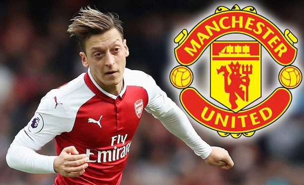 Ozil nằng nặc đòi sang M.U: Theo thông tin chuyển nhượng bóng đá từ tờ Sunday Mirror cho hay, người đại diện của Ozil đã liên hệ một cuộc chuyển nhượng sang Old Trafford, để thân chủ tái hợp với ông thầy cũ Jose Mourinho. Điều kiện duy nhất mà Ozil muốn Quỷ đỏ đáp ức là mức lương xấp xỉ 300.000 bảng/tuần. Mourinho đang thuyết phục BLĐ M.U chốt nhanh thương vụ quá hời này, bởi họ không phải tốn xu phí chuyển nhượng nào. Ảnh: Sunday Mirror