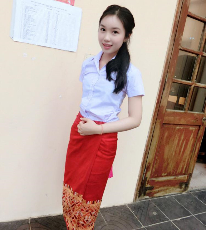 Sau khi bỏ công sức truy tìm, danh tính của nữ sinh người Lào đã lộ diện, đó là Phetsouthavong Souliphone (18 tuổi) đến từ tỉnh Bô Ly Khăm Xay, Lào, bạn bè hay gọi cô với cái tên Souli. Nữ sinh là một trong 10 học viên tốt nghiệp xuất sắc của khoa tiếng Việt, khóa 14, Cao đẳng Sư phạm Nghệ An.