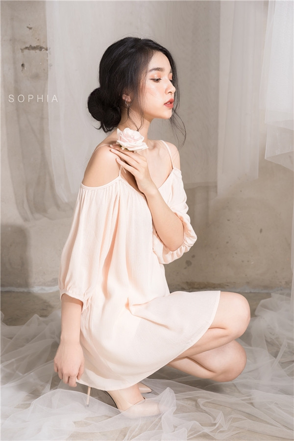 Những cô nàng sở hữu vẻ đẹp lai Tây xuất hiện ngày một nhiều hơn trên mạng xã hội trong thời gian gần đây. Tuy nhiên, cô nàng 9X người Gia Lai tên Trần Thị Như Diễm lại tạo ra được sức hấp dẫn khác biệt, lạ thường.