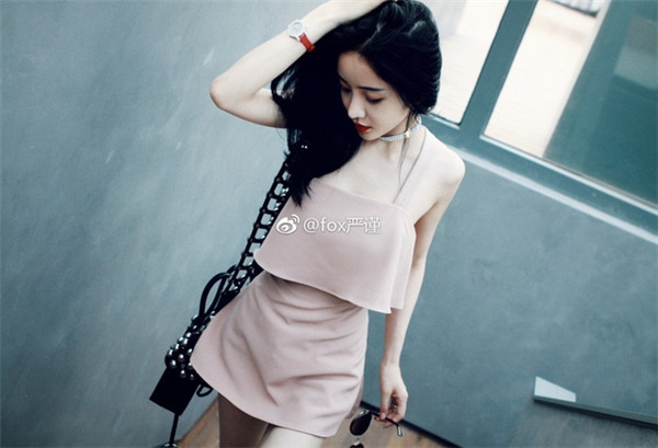 Những tưởng trào lưu đó đã "tịt ngòi" nhưng khi qua tay hot girl xứ Trung - Nghiêm Cẩn nó đã trở lại và lợi hại hơn xưa.