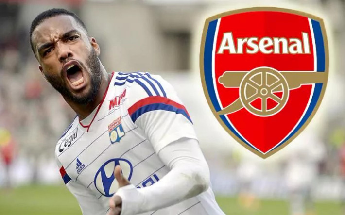 Lacazette lộ dấu hiệu có thể chuyển đến Arsenal: Theo báo chí Anh, mục tiêu “mới mà cũ” – tiền đạo Lacazette đã đem những tín hiệu rất lạc quan về việc gia nhập Arsenal. Ban đầu, sự lựa chọn số 1 của anh là Atletico Madrid, tuy nhiên CLB Tây Ban Nha đã bị cấm chuyển nhượng 6 tháng và điều này đã làm thay đổi quyết định của chân sút 26 tuổi.