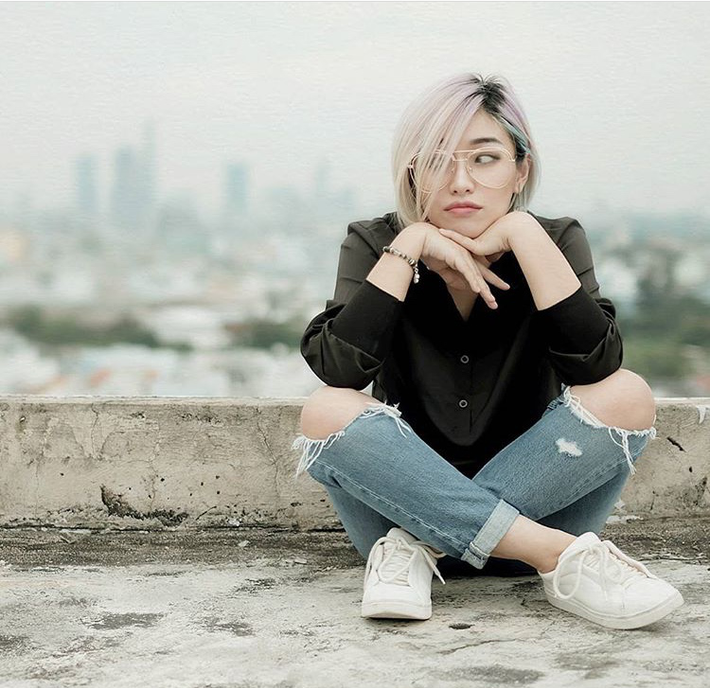 Một cô gái đa tài, xinh đẹp và là một người mẹ mát tay nuôi dậy con cái, Mina là điển hình của bà mẹ bỉm sữa trong xã hội hiện đại.