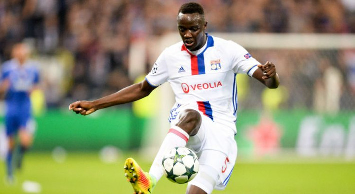Chelsea nhắm trung vệ của Lyon: Chelsea đang theo dõi tình hình của trung vệ Mouctar Diakhaby, người đã gây ấn tượng đặc biệt tại Ligue 1 mùa giải này, đồng thời cũng được Man City và Juventus để mắt.