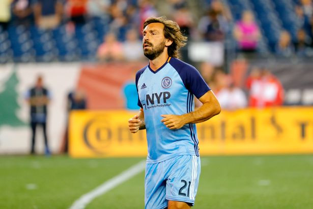 Pirlo chính thức giã từ bóng đá: Tiền vệ Andrea Pirlo đã chính thức treo giày ở tuổi 38 sau 22 năm thi đấu chuyên nghiệp, trải qua 6 đội bóng khác nhau và chơi 116 lần cho đội tuyển Italia. Pirlo từng khoác áo Brescia, Inter, Reggina, Milan và Juventus trước khi kết thúc sự nghiệp tại MLS với New York City.