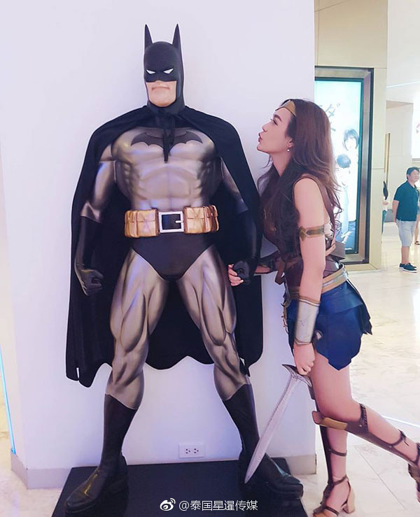 Chính bởi việc chuyển giới ở Thái Lan là vô cùng bình thường nên cô bạn này không hề bị kỳ thị mà còn có hơn 38.000 lượt theo dõi trên Facebook cá nhân.