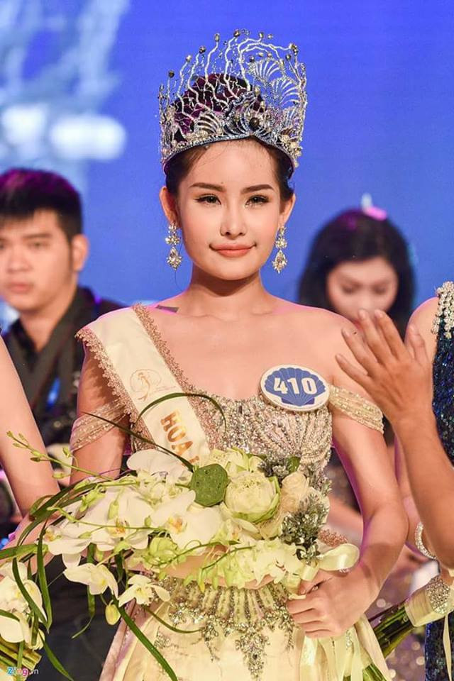 Đêm chung kết Hoa hậu Đại dương 2017 tổ chức tối 28/10 đã xướng tên cô gái 22 tuổi Lê Âu Ngân Anh ở vị trí cao nhất. Tuy nhiên, sau đó cô nàng sinh năm 1995 này nhận không ít sóng gió từ cộng đồng mạng với những bức ảnh chế về nhan sắc của mình. Ảnh trong bài: Sưu tầm Facebook.