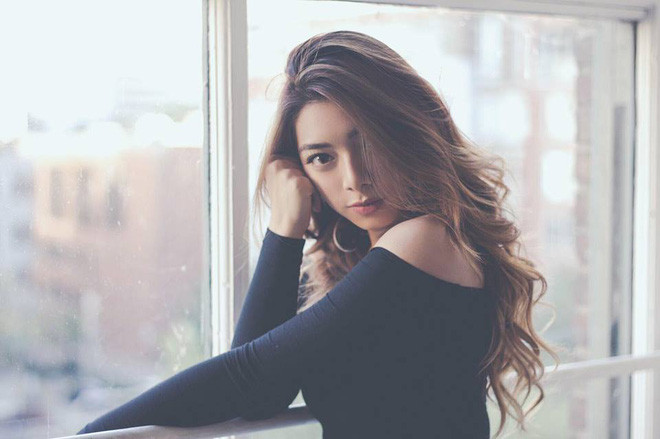Cũng theo chia sẻ của Katleen, cô thường chọn trang phục cổ truyền trong những dịp đặc biệt. Còn ngoài đời sống, cô thích phong cách thời trạng hiện đại và bốc lửa. Ảnh trong bài: Facebook nhân vật.
