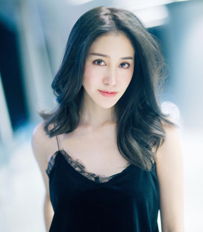 Đã là con gái xinh là một lợi thế, đã vậy lại còn hát hay thì cô ta sẽ khiến bất cứ ai cũng muốn ở bên cạnh. Mới đây, hot girl Thái Lan có tên Pimmy Pimprapa Tangprabhaporn là một trường hợp như vậy.