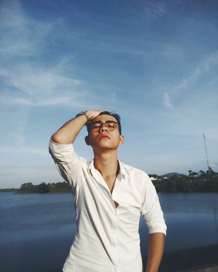 Bảo Lộc và những người bạn trong nhóm từ thiện "San sẻ yêu thương" của mình thường xuyên giúp đỡ những người già, trẻ em lang thang cơ nhỡ bằng những những suất ăn và phần quà nho nhỏ giúp họ phần nào vượt qua khó khăn của cuộc sống.