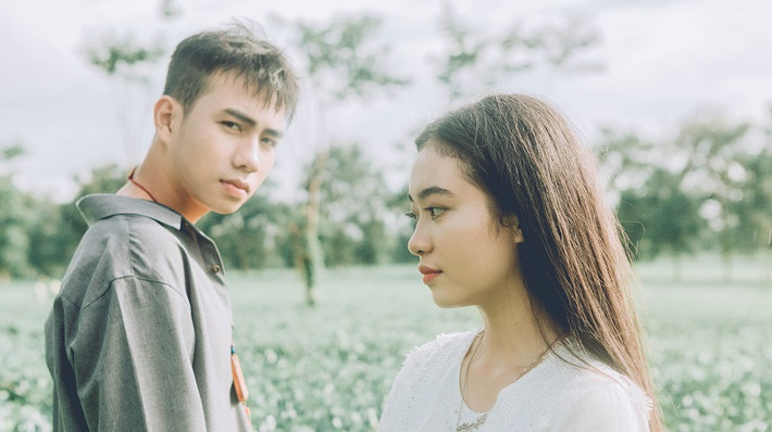 Nguyễn Bảo Lộc sinh ra và lớn lên ở Gia Lai nhưng vì đam mê với điện ảnh, anh chàng 9X này đã dấn thân vào Sài thành để theo học trường ĐH Sân khấu Điện ảnh TP. HCM.
