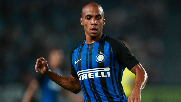 Thông tin từ báo chí Anh cho biết Mourinho cũng đưa tiền vệ đồng hương Joao Mario vào tầm ngắm. Tờ này cho biết, M.U tính chiêu mộ Joao Mario bằng một số tiền cộng Henrikh Mkhitaryan.