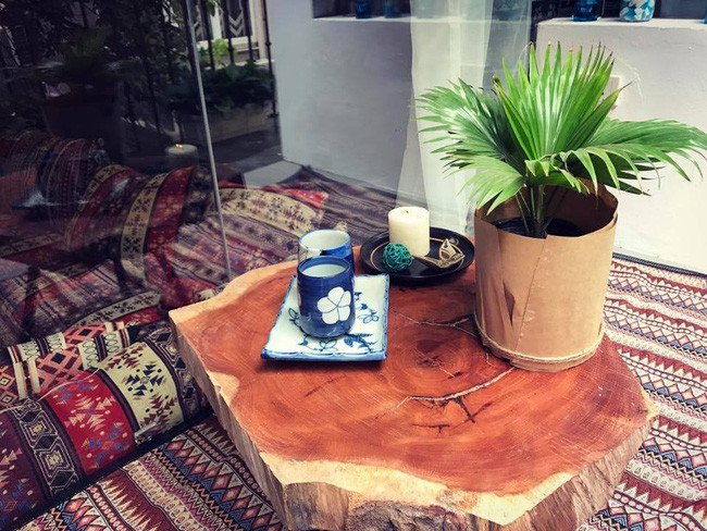 Lancan có 3 phòng ngủ, mỗi phòng ở một tầng riêng biệt và tất cả các khu nghỉ ở homestay này đều lấy những họa tiết hoa văn của phong cách Di-gan làm tông nền chủ đạo.