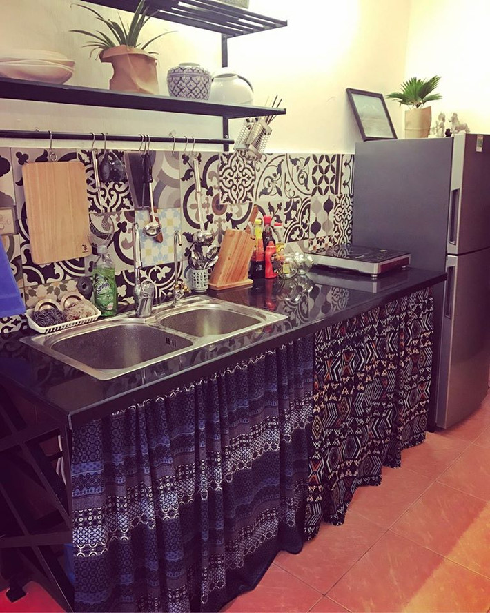Những viên gạch hoa cùng những tấm vải họa tiết hoa văn tại khu nhà bếp thì chỉ nhìn qua thôi đã khiến tín đồ Di-gan phải xiêu lòng.