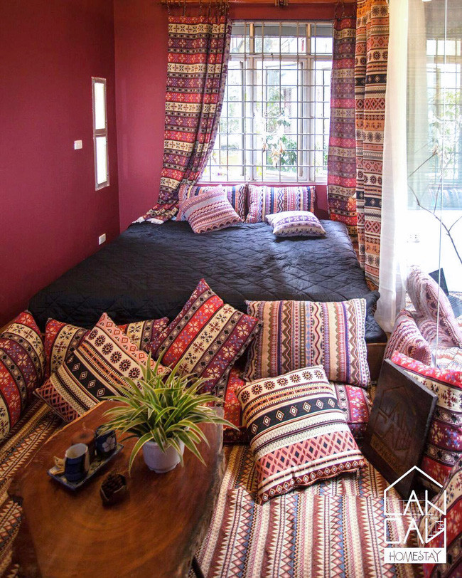 So với nhiều homestay khác ở Hà Nội thường khá nhỏ, trật trội nhưng Lancan lại khá rộng và sở hữu hẳn một khoảng sân vườn rộng, thoáng đãng.