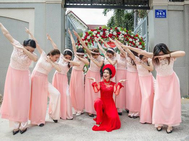 Phía dưới đoạn clip của clip cover dance "Cô Ba Sài Gòn" của cô dâu Vũng Tàu là một loạt những bình luận khen ngợi.