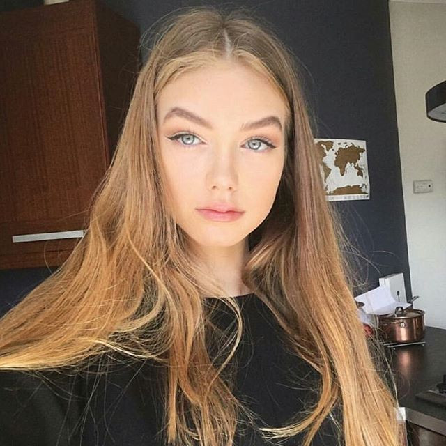 Ngay sau khi xuất hiện trên một số trang mạng xã hội, hot girl sở hữu gương mặt đẹp đã trở thành tâm điểm tìm kiếm của nhiều "thánh mạng" và không mất quá nhiều thời gian danh tính của cô nàng này đã dần lộ diện.