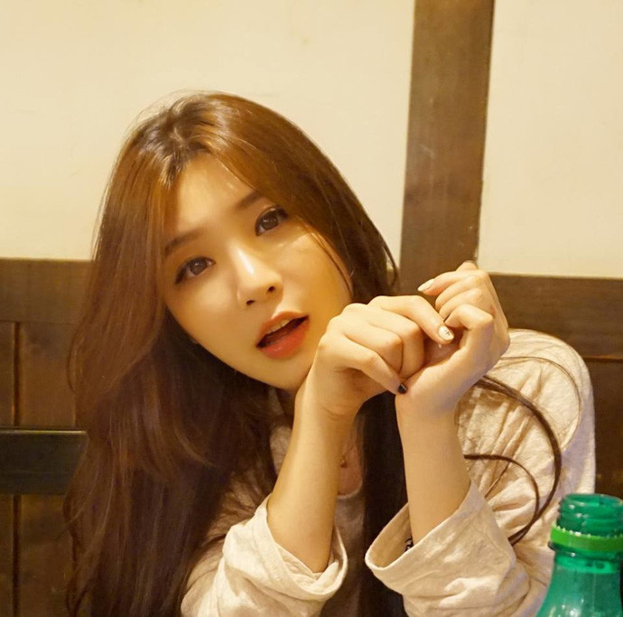 Những hình ảnh đời thường trước đây của Park Hyun Seo cũng được cư dân mạng truyền tay nhau, cho thấy vẻ đẹp bốc lửa của cô nàng. Ảnh sử dụng trong bài: Facebook nhân vật.